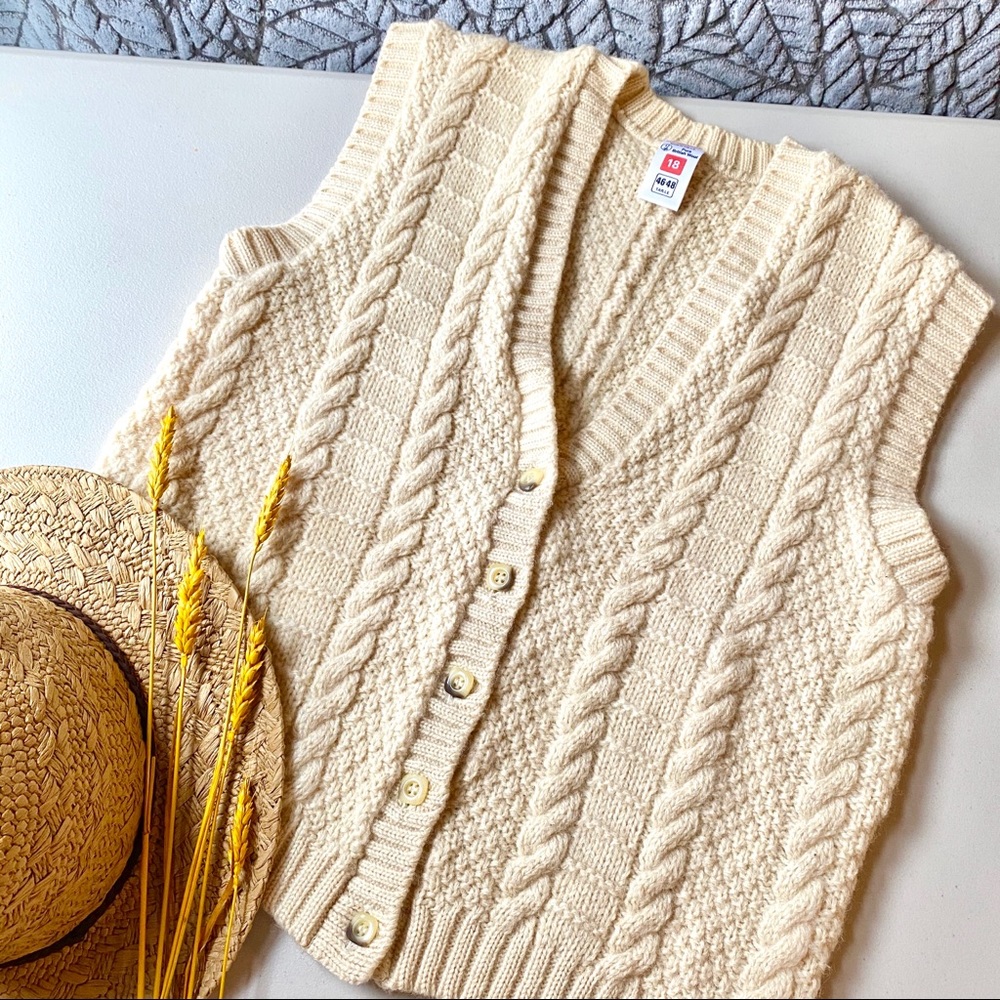 GORGEOUS Vintage CABLE knit vest - pure WOOL✨